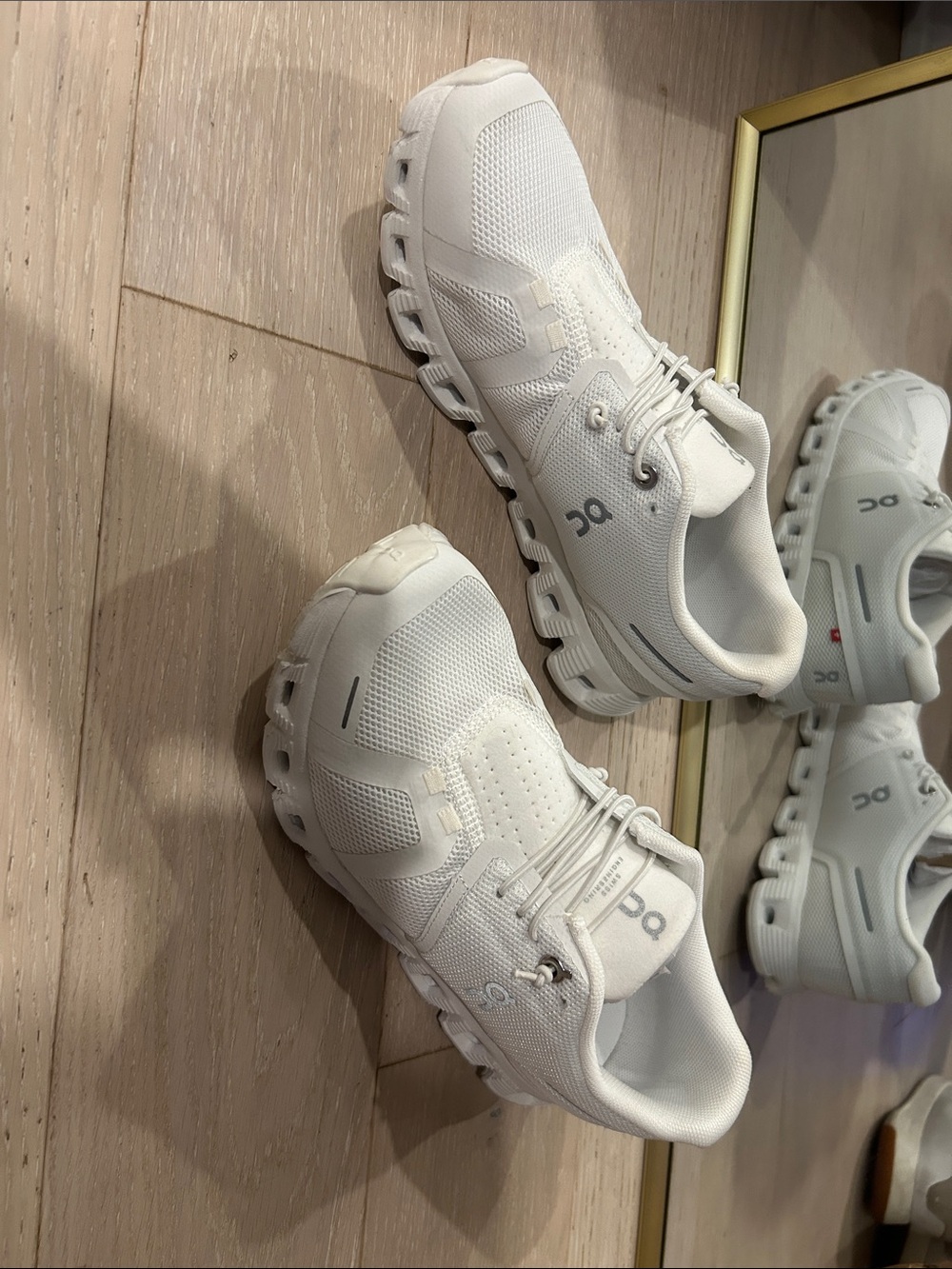 On Cloud 5 All White Women’s Size 8 Running Sneakers - Picture 2 of 4